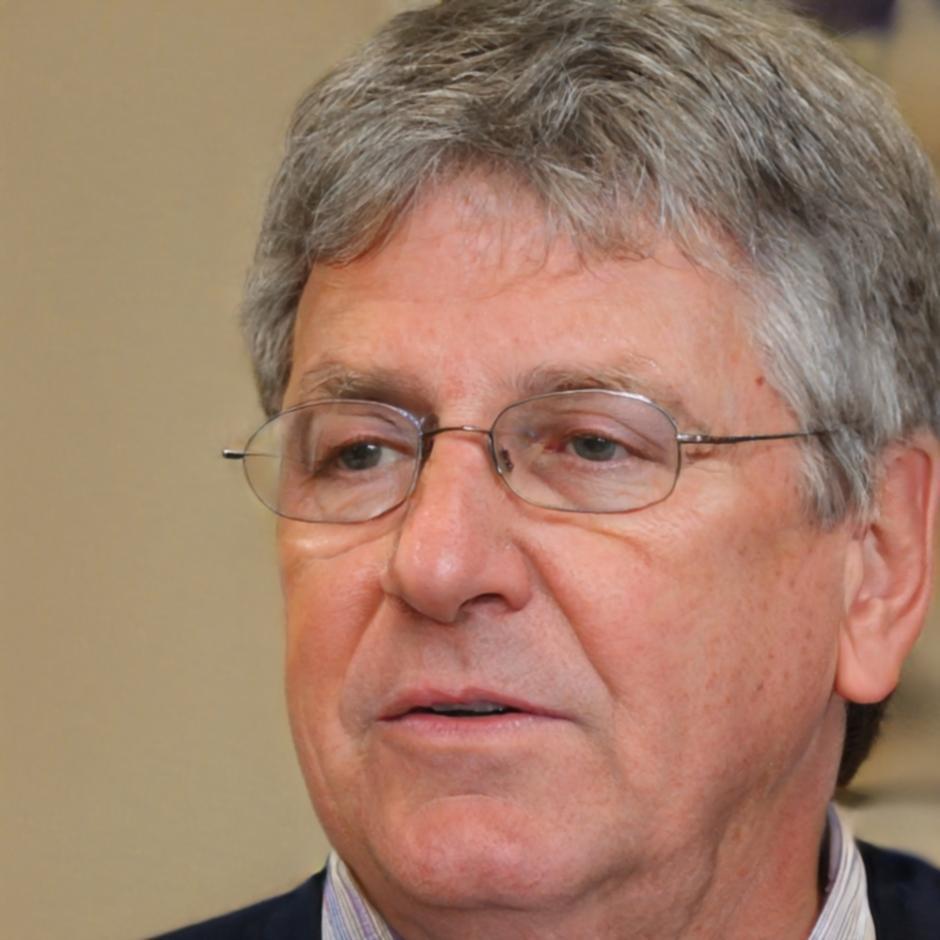 Portrait de Marc Dubois, expert en finances personnelles